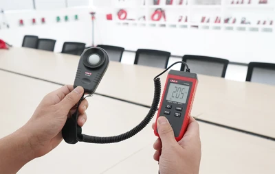 Uni-t Světloměr UT383S
