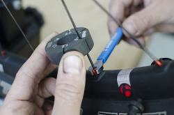 UNIOR Klíč na držení plochých drátů, univerzální