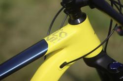 United Clovis 3.10 27,5 Modro/žluté horské kolo + výbava zdarma