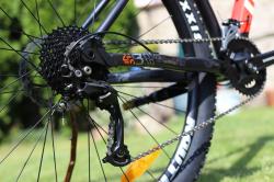 United Clovis 3.10 29 šedo/červené horské kolo + výbava zdarma