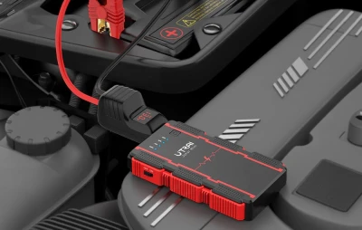 UTRAI JS Mini černo-červený startér pro automobily