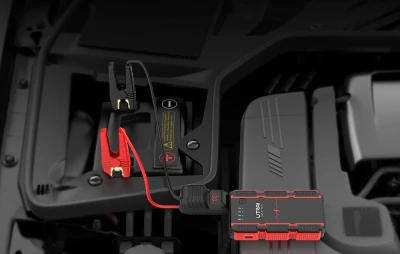 UTRAI JS Mini černo-červený startér pro automobily