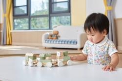 Viga DŘEVO PolarB Vláček navlékací s kostkami baby (dřevěná hračka)