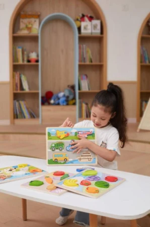Viga DŘEVO Vkládačka baby puzzle vkládací na desce doprava 7 dílků
