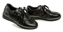 Wojtylko 7A24002C černé dámské polobotky na klínku