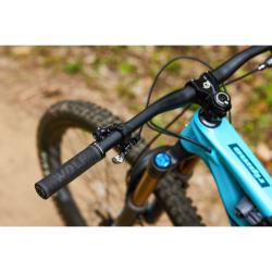 Wolf Tooth Gripy Echo Černá