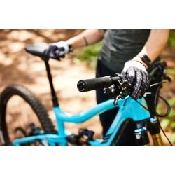 WOLF TOOTH Echo černá/oranžová gripy