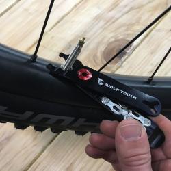 Wolf Tooth Kleště Pack Pliers Černá