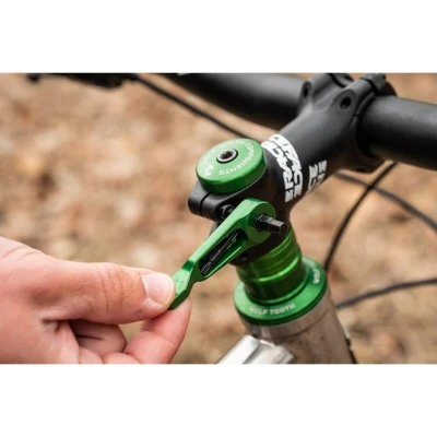 WOLF TOOTH Nářadí AXLE HANDLE MULTI-TOOL
