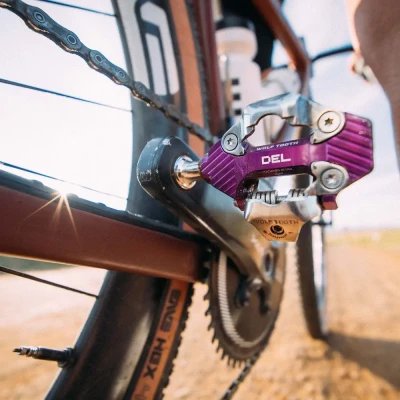 WOLF TOOTH Pedály DEL Gravel Race Clipless Ultraviolet Purp