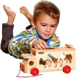 Woody DŘEVO Baby kamion tahací auto set s vkládacími zvířátky