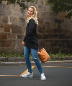 Woox Lies Black Beauty svetr