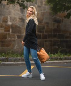 Woox Lies Black Beauty svetr