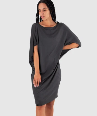 Woox Timanfaya Blackened Pearl šaty Woox Timanfaya Blackened Pearl šaty