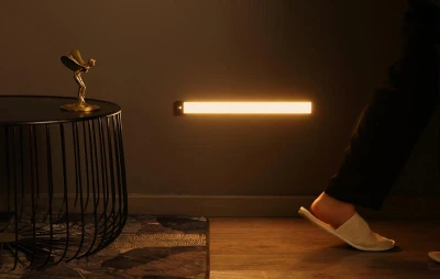Yeelight Světlo do skříně černé 20 cm 2700K